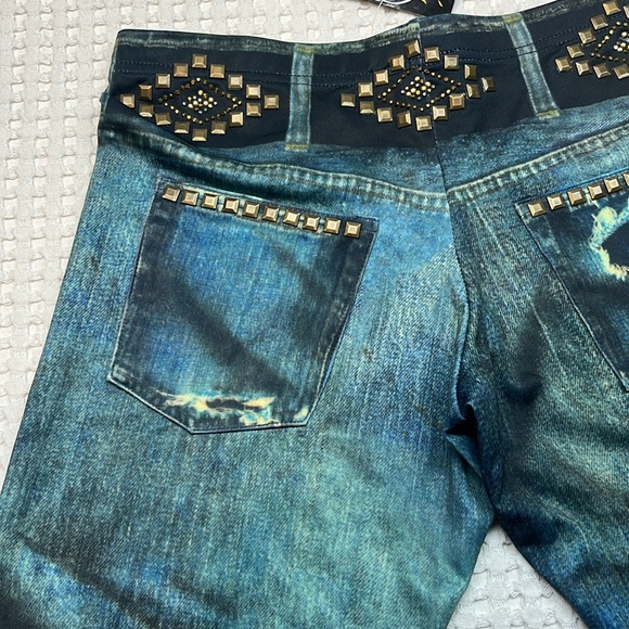 NWT Paris Angle Ripped Jean With Bedazzle Size Small - Picture 9 of 17